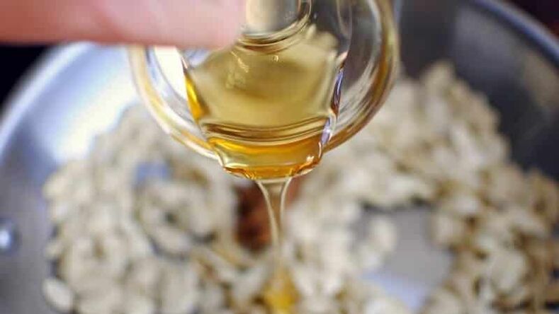 Le miel double les effets curatifs des graines de citrouille et soulage les symptômes de la prostatite